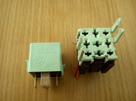 รีเลย์ สีเขียว ของรถ BMW รีเลย์ สีเขียว ของรถ BMW