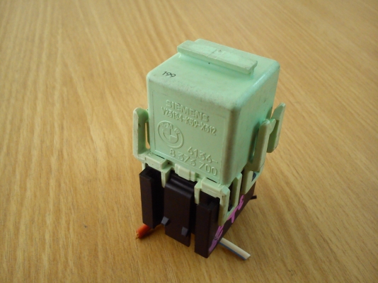 รีเลย์ สีเขียว ของรถ BMW รีเลย์ สีเขียว ของรถ BMW