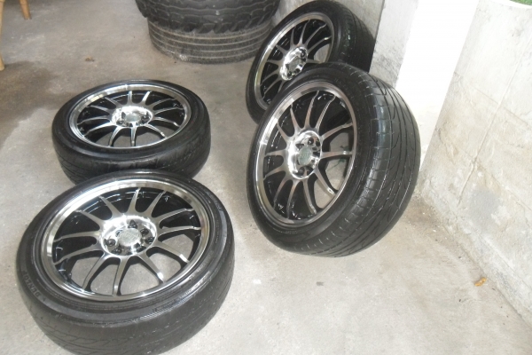 ล้อแม็17นิ้ว 4รู100/114 พร้อมยาง สวยๆ 4 ล้อ ราคา 6450 บาท