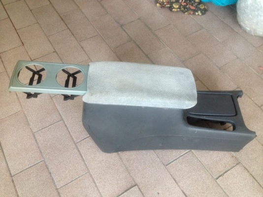 ท้าวเเขน เเอคคอร์ 94ถึง97 มีทีวางเเก้วกดกระเด้งของเก่าญี่ปุ่นสภาพดี