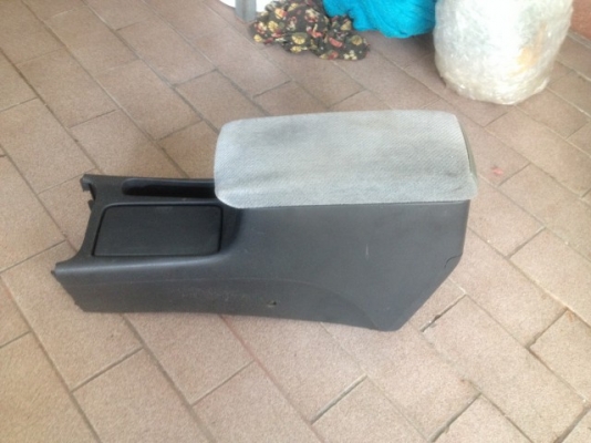 ท้าวเเขน เเอคคอร์ 94ถึง97 มีทีวางเเก้วกดกระเด้งของเก่าญี่ปุ่นสภาพดี