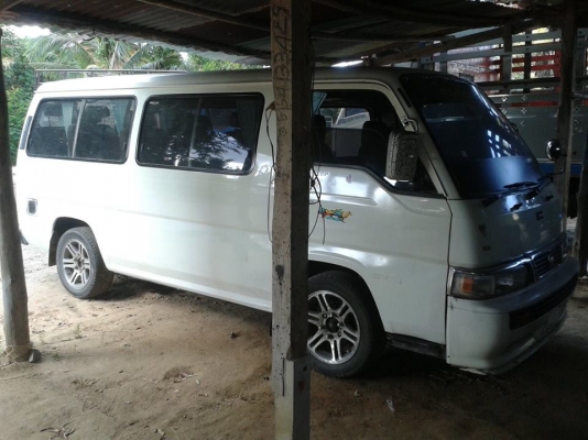 รถตู้สวยครับ เครื่องเบนซิล สนใจโทรมานะครับ