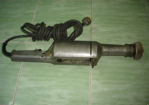 ขายเครื่องเจียร์คอยาวmakita รุ่น 9105 ขนาด 5" 750 วัตต์