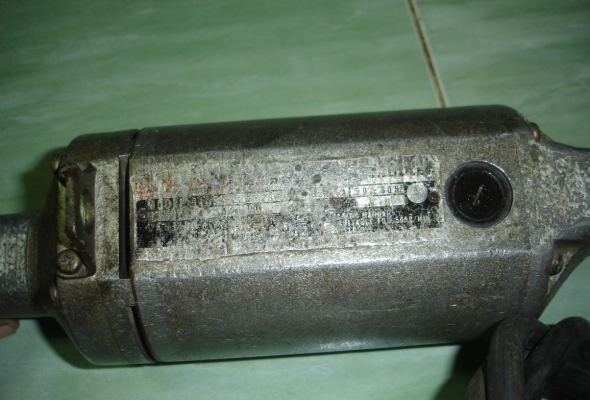 ขายเครื่องเจียร์คอยาวmakita รุ่น 9105 ขนาด 5" 750 วัตต์