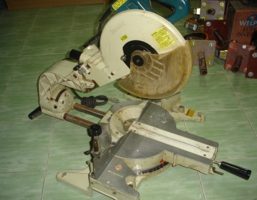 ขายแท่นตัดองศา ยี่ห้อ makita รุ่น LS1212 ขนาด 12" 1,650 วัตต์