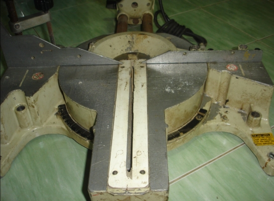 ขายแท่นตัดองศา ยี่ห้อ makita รุ่น LS1212 ขนาด 12" 1,650 วัตต์