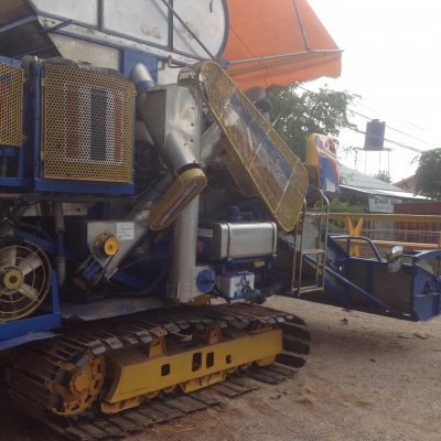 ฃายรถเกี่ยวฃ้าไอ้หนุมไวไฟ ฃายรถเกี่ยวฃ้าไอ้หนุมไวไฟ