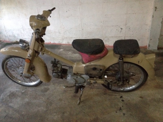 ขายซากc70 ยกคัน มีสำเนาเล่มให้  ราคา4500บาท โทร0924462525โส กทม