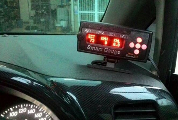 Smart gauge ต่อปลั๊ก OBDII มือ 2 พร้อมขาตั้ง สภาพสวยมาก