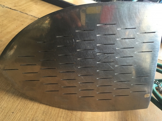 ขายเตารีดแรงดัน made in korea สภาพดีใช้งานได้ มีหลายตัวครับ