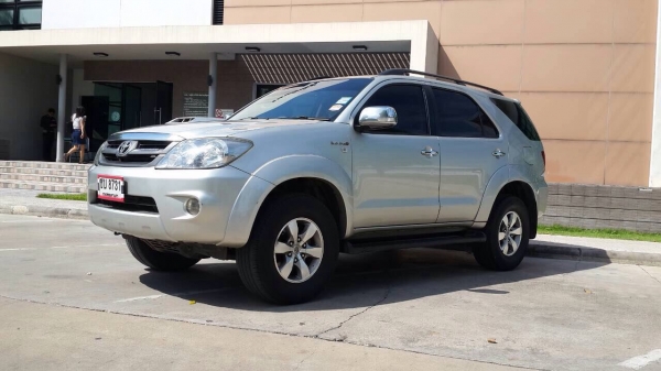 ขายฟอร์จูนเนอร์ ปี 07 ตัว v ออโต้โฟวิล เครื่องดี แอร์เย็น ทะเบียนพร้อมโอน ราคา  520,000 บาท ติดต่อ คุณเอ๋ 092-6356419