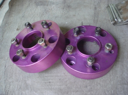 ขายอแดปเตอร์สเปเซอร์อลูมิเนียม 6 รู139ออก5รู 114 หนาเกือบ 2นิ้ว 45มม 1คู่ครับ  งาน t-spec ครับขาย 1800 บาท