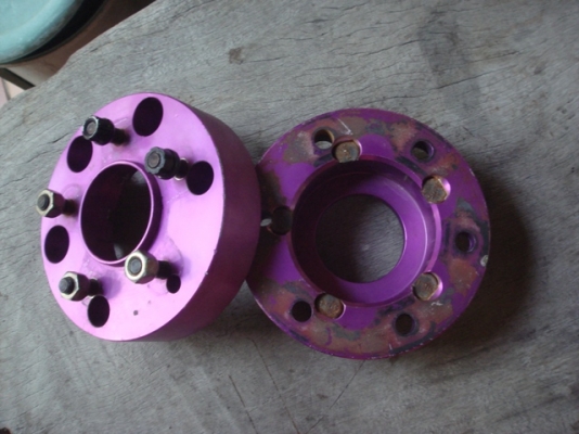 ขายอแดปเตอร์สเปเซอร์อลูมิเนียม 6 รู139ออก5รู 114 หนาเกือบ 2นิ้ว 45มม 1คู่ครับ  งาน t-spec ครับขาย 1800 บาท