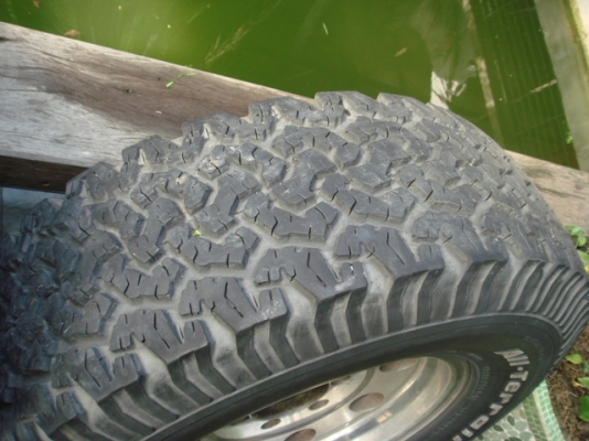 ขายยาง bf all 265 75 16 พร้อมล้อหยดน้ำ usa ดอกเหลือเยอะสวยครับ