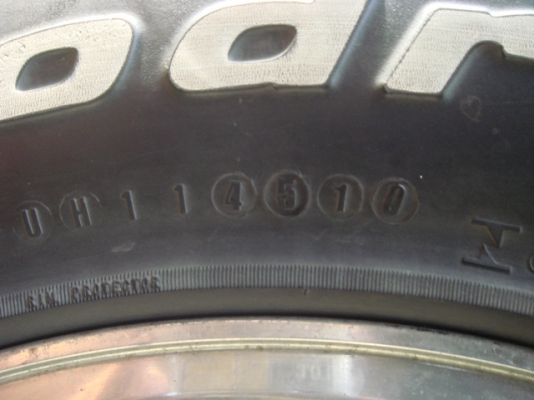 ขายยาง bf all 265 75 16 พร้อมล้อหยดน้ำ usa ดอกเหลือเยอะสวยครับ