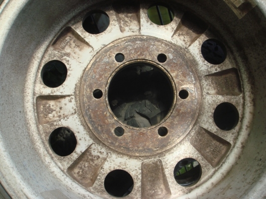 ขายยาง bf all 265 75 16 พร้อมล้อหยดน้ำ usa ดอกเหลือเยอะสวยครับ