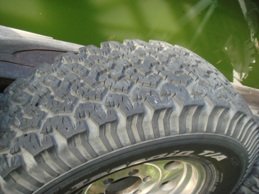 ขายยาง bf all 265 75 16 พร้อมล้อหยดน้ำ usa ดอกเหลือเยอะสวยครับ