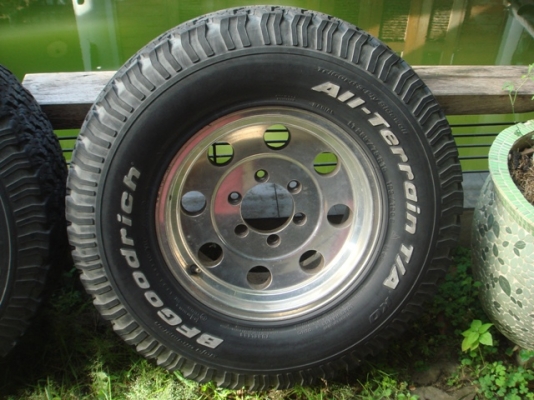 ขายยาง bf all 265 75 16 พร้อมล้อหยดน้ำ usa ดอกเหลือเยอะสวยครับ