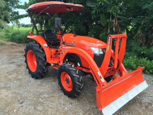 ขายรถไถคูโบต้า L3608 ทำงาน 900ชั่วโมง พร้อมอุปกรณ์ชุดใบมีดดันและโลเตอร์รีตราช้าง สนใจโทรติดต่อ 081-9136451 คุณโบว์