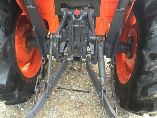 ขายรถไถคูโบต้า L3608 ทำงาน 900ชั่วโมง พร้อมอุปกรณ์ชุดใบมีดดันและโลเตอร์รีตราช้าง สนใจโทรติดต่อ 081-9136451 คุณโบว์