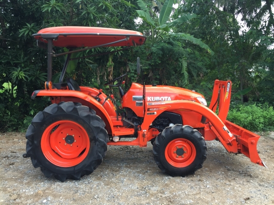 ขายรถไถคูโบต้า L3608 ทำงาน 900ชั่วโมง พร้อมอุปกรณ์ชุดใบมีดดันและโลเตอร์รีตราช้าง สนใจโทรติดต่อ 081-9136451 คุณโบว์