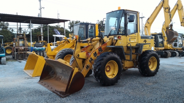 (คันที่3) KOMATSU WA 100-3 มีให้เลือก 3คัน นำเข้าจากญี่ปุ่น 090-986-2521 อ๊อบ