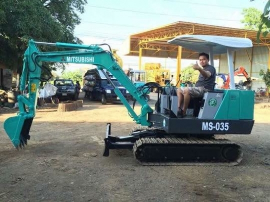 ขายรถขุดแบคโฮ MITSUBISHI ขนาด Pc35 รถเก่านอก แท้100\%. เครื่องแน่น ปั๊มแรง (มีลายหัวกระแทก เครื่อง4สูบ ระบบไว) รถพร้อมใช้งาน เอกสารใบอินวอยครบ