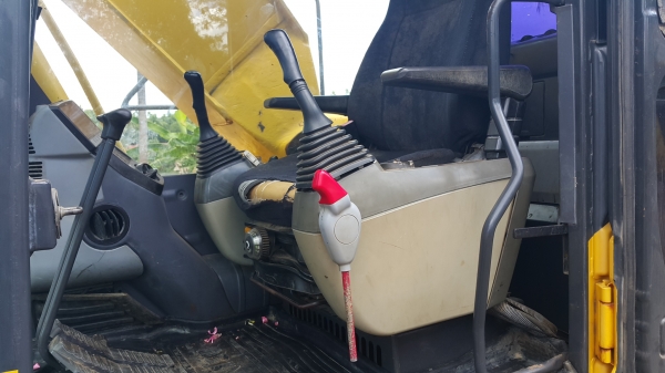 ขายรถแบคโฮ โคมัทสึ PC-200-8 ปี.52 ปรายปี ช่วงล้างเต็ม ไฟครบ เล่มทะเบียน ราคา.1600000 ต่อรอง