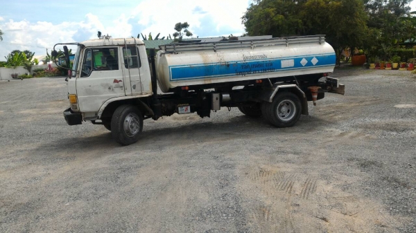 หกล้อ ฮีโน่ FF17-168แรง บรรทุกถังน้ำ 7,000ลิต อุปกรณ์ปั้มครบ สภาพดีสวยพร้อมใช้ เล่มภาษีปี59 ทะเบียนพร้อมโอน