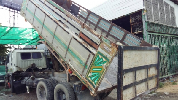 หกล้อ ฮีโน่ FF17-168แรง บรรทุกถังน้ำ 7,000ลิต อุปกรณ์ปั้มครบ สภาพดีสวยพร้อมใช้ เล่มภาษีปี59 ทะเบียนพร้อมโอน