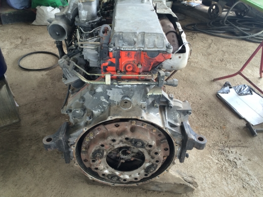 ขายเครื่อง isuzu 6HH1 210  แรงม้า  EURO2 ฝาเนียม  พร้อมกล่องไฟ