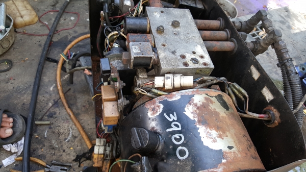 ปั้มไฮดรอลิค ออก 4 สาย ไฟ 24 v รหัส S-14