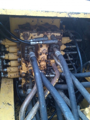 ขายรถแบคโฮ KOMATSU PC200-7 เอกสารเล่มทะเบียน 16330 ชม.ราคา 1550000