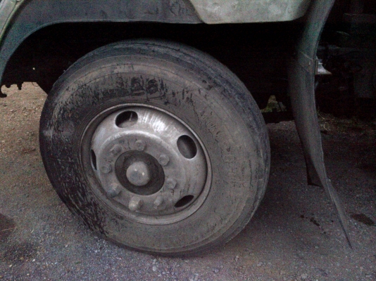 ขายพื้นเรียบ F 17  165 แรง เพลาเดียว 360000 บาท โทร 0906208746