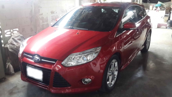 FORD FOCUS 5DR 2.0 S ปี 12 สีแดงๆ สภาพดี Full option พร้อมใช้งานครับขายถูกๆ