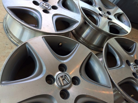 ล้อแม็กhonda ขอบ15"ใส่4รู100 ยกชุด 2,500 ฿