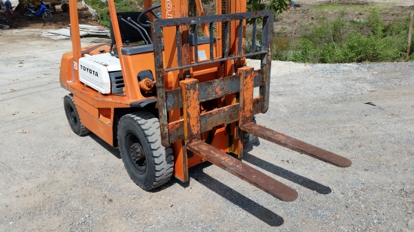 ขายด่วนรถยก TOYOTA 4FGยก2.0ตันเสาสูง3เมตรรถนอกนำเข้ายังไม่เคยใช้งานในเมืองไทยเลย=รุ่นใหม่ขายถูกๆๆ