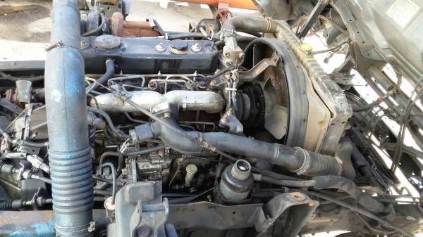 หัวเก๋ง NPR พร้อมเครื่องยนต์ 4BD2 135 แรง มี 2 ชุดให้เลือกแยกขายได้