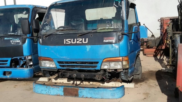 หัวเก๋ง NPR พร้อมเครื่องยนต์ 4BD2 135 แรง มี 2 ชุดให้เลือกแยกขายได้