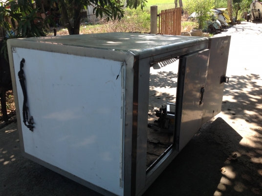 ตู้เย็นหลังรถ