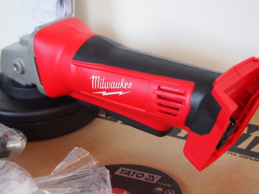 เจียร์ลูกหมูไร้สาย Milwaukee 2680-20 18V ใช้ใบตัด 4นิ้วครึ่ง ไม่รวมแบ็ตและแท่นชาร์จ