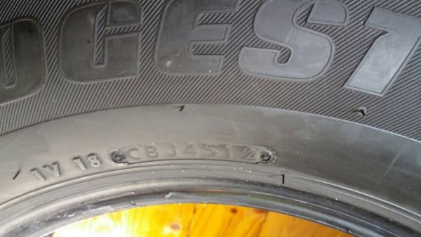 ยาง 215 70 15 bridgestone ปลายปี 12 ชุดล่ะ 3,800