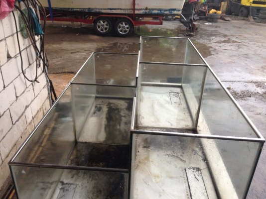 ขายตู้ปลาสแตนเลส กว้าง105ซ.ม ยาว190ซ.ม สูง55ซ.ม ซื้อมา35000ไม่ได้ใช้ ขายถูก 25000 บาท