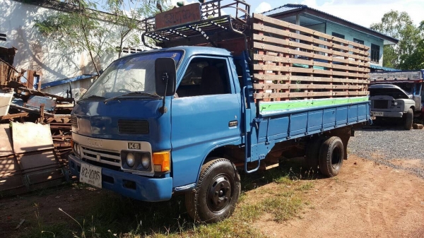 ขาย 6 ล้อ ISUZU KS เครื่อง 4BD1 110 แรงม้า ฝาขาว คัสซีดี กระบะไม่ค่อยสวยพื้นมีผุหน่อย ทะเบียนพร้อมโอนครับ