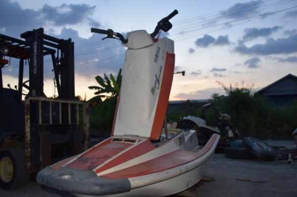 ขายเจ็ทสกีแบบยืน kawasaki รุ่น 550 cc เก่านอก พร้อมใช้งาน ราคา 19,500 บาท