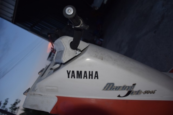 ขายเจ็ทสกีแบบนั่ง yamaha รุ่น 550 cc ขายตามสภาพ เครื่องติดยังไม่สมบูรณ์ ไม่มีเวลาดู ราคา 18,500 บาท