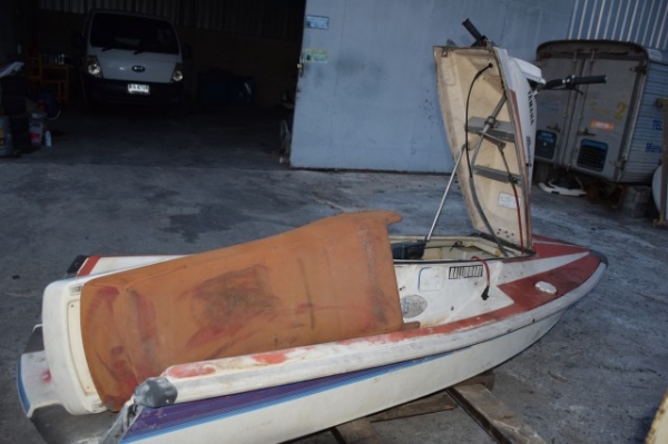 ขายเจ็ทสกีแบบนั่ง yamaha รุ่น 550 cc ขายตามสภาพ เครื่องติดยังไม่สมบูรณ์ ไม่มีเวลาดู ราคา 18,500 บาท