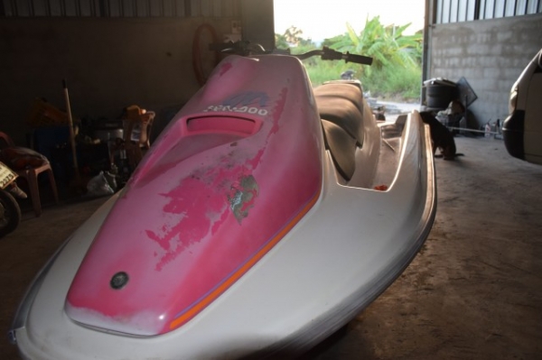 ขายเจ็ทสกีแบบนั่ง seadoo รุ่น 580 cc เก่านอกพร้อมใช้งาน ราคา 40,000 บาท
