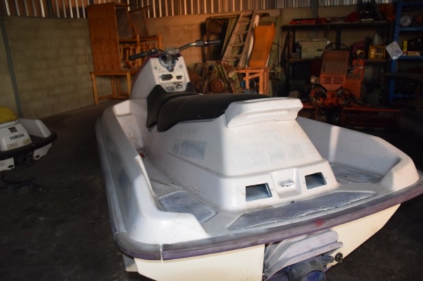 ขายเจ็ทสกีแบบนั่ง seadoo รุ่น 580 cc เก่านอกพร้อมใช้งาน ราคา 40,000 บาท