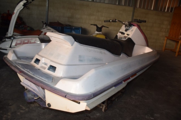 ขายเจ็ทสกีแบบนั่ง seadoo รุ่น 580 cc เก่านอกพร้อมใช้งาน ราคา 40,000 บาท